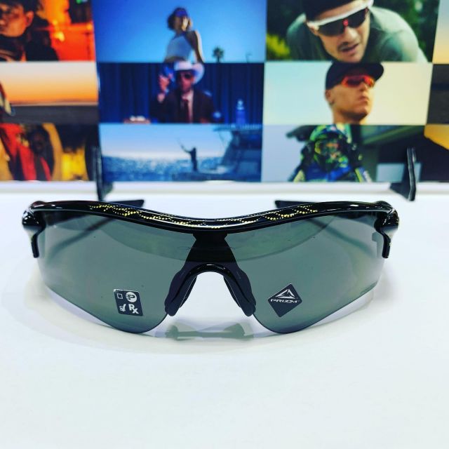 OAKLEY LADARLOCK 920673
ホリデーコレクション
日本限定モデル

#メガネの柿見　#OAKLEY #LADARLOCK