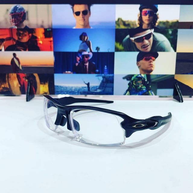 FLAK2.0
透明度付きレンズにカスタム！
ご注文ありがとうございます。

#Oakley #FLAK2.0 #柿見時計店