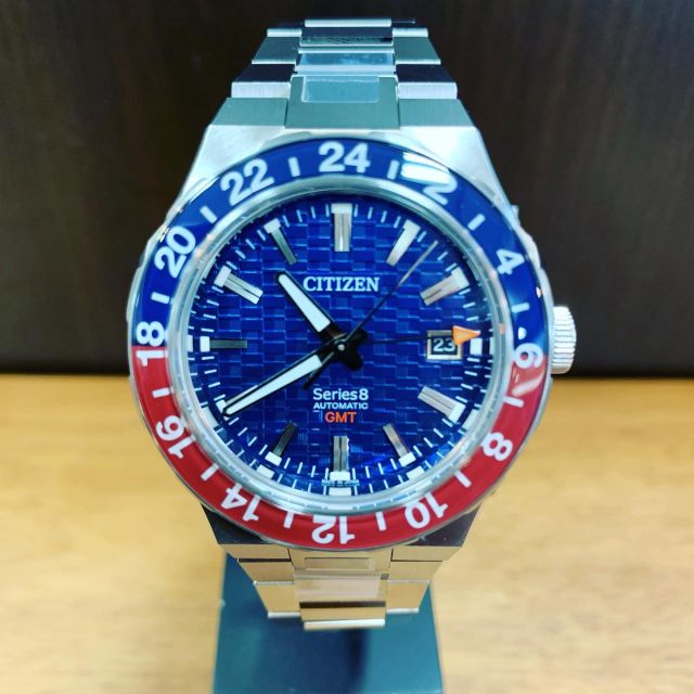 CITIZEN
シリーズ8
秋の新作入りました！

シリーズ8初の
24時間針（GMT機能付き）！

NB6030-59L
¥220,000

#柿見時計店　#CITIZEN #シリーズ8 #GMT #nb603059l