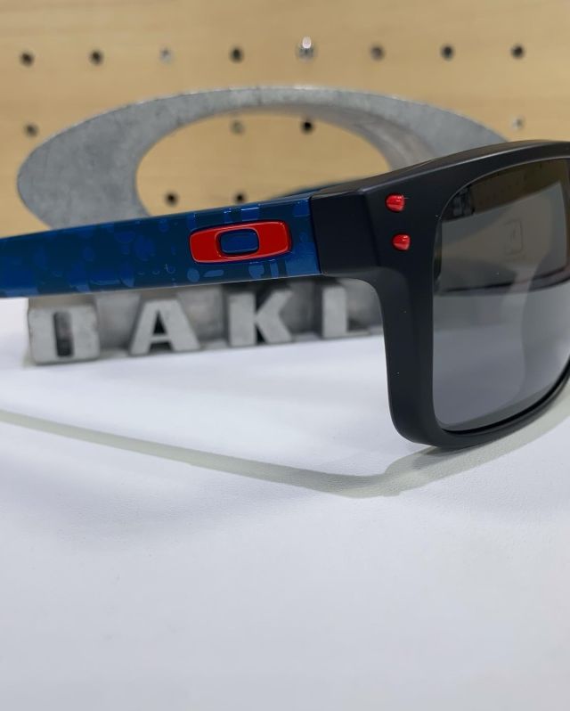 OAKLEY HOLBROOK
入荷しました！

000924469
¥25,190

#OAKLEY #柿見時計店　#HOLBROOK #大洲市常磐町